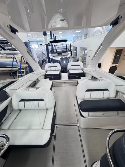  Yacht Photos Pics 2025 REGAL LX4 - Image 5
