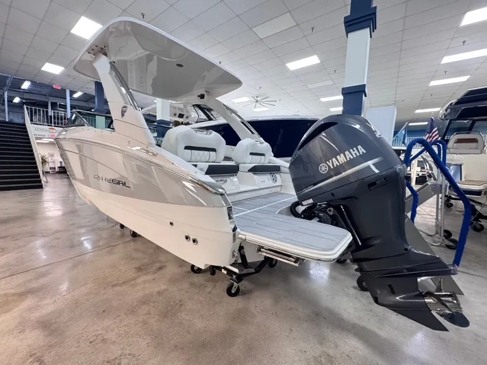  Yacht Photos Pics 2025 REGAL LX4 - Image 3