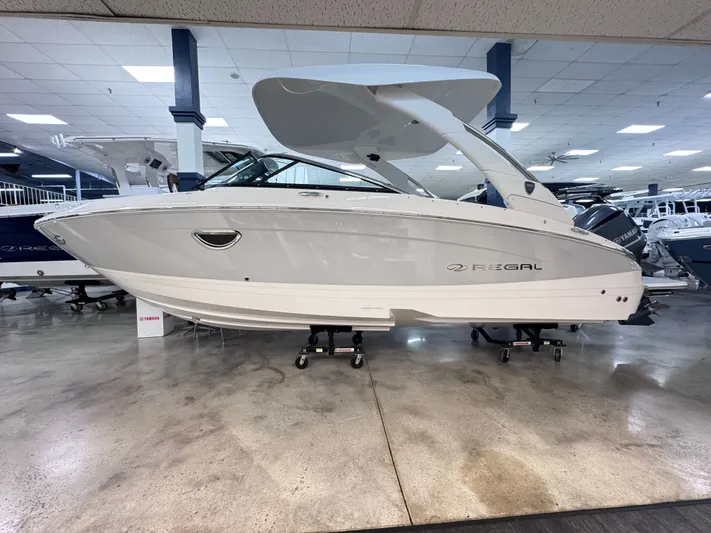  Yacht Photos Pics 2025 REGAL LX4 - Image 1