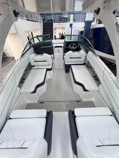  Yacht Photos Pics 2025 REGAL LX4 - Image 6