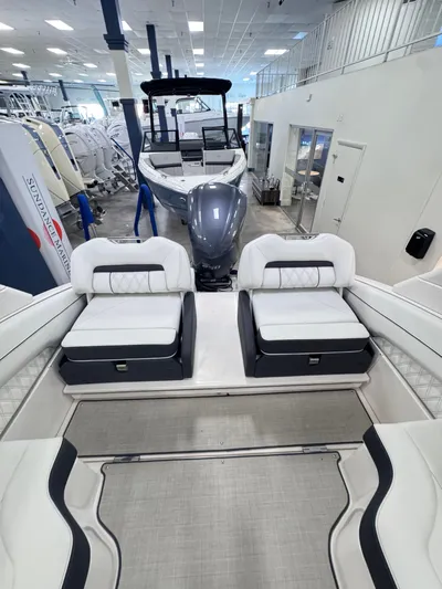  Yacht Photos Pics 2025 REGAL LX4 - Image 9