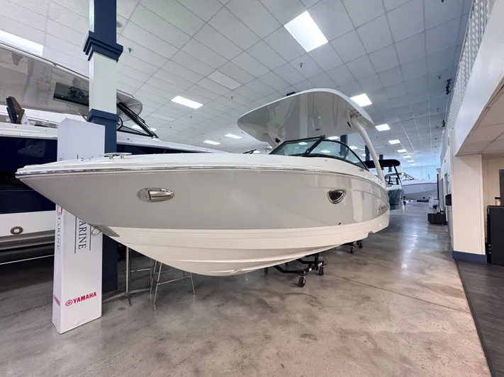  Yacht Photos Pics 2025 REGAL LX4 - Image 2