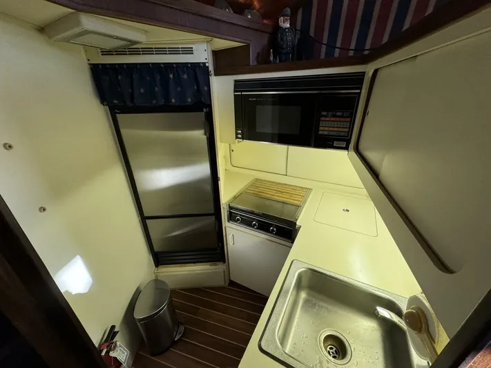 Hatta Dream Yacht Photos Pics 1987 Hatteras 41 Sportfish HATTA DREAM