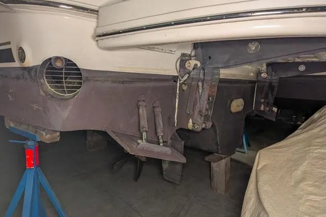 Tigress Yacht Photos Pics 2002 Sea Ray 550 Sundancer boat underside with propeller and rudder details.