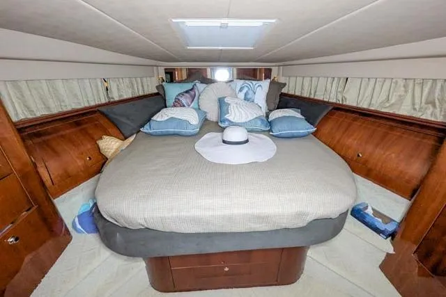 Tigress Yacht Photos Pics Luxurious cabin interior of 2002 Sea Ray 550 Sundancer yacht with cozy bedding.