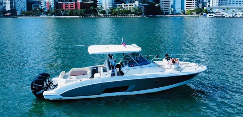 Sessa Marine Key Largo Yacht Photos Pics 