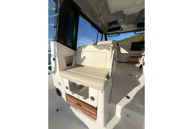  Yacht Photos Pics Interior of 2022 Boston Whaler 405 Conquest boat with seating and helm area.
