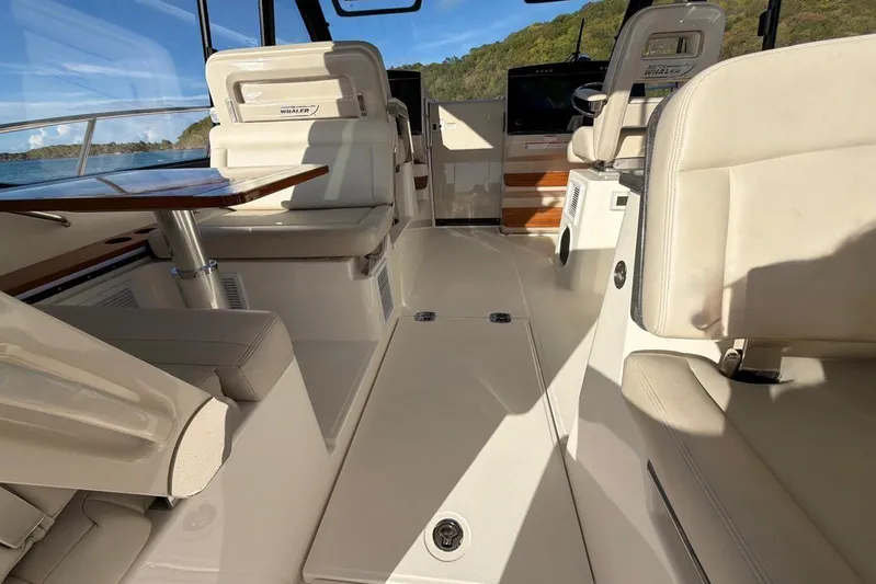  Yacht Photos Pics Interior of 2022 Boston Whaler 405 Conquest, featuring luxurious seating and modern design.