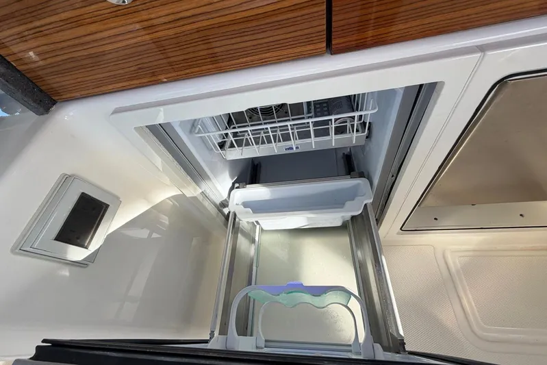  Yacht Photos Pics Interior view of 2022 Boston Whaler 405 Conquest boat's refrigerator compartment.