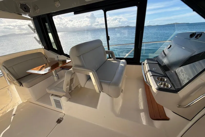  Yacht Photos Pics Interior of 2022 Boston Whaler 405 Conquest yacht with seating and helm, overlooking ocean.