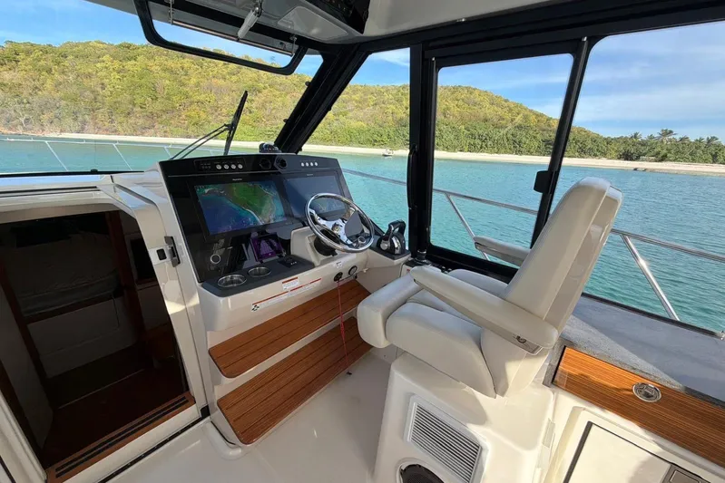  Yacht Photos Pics Interior view of 2022 Boston Whaler 405 Conquest boat with helm and navigation system.