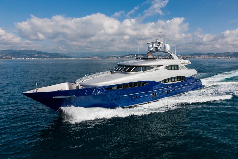 2013-151-vicem-46m-tri-deck