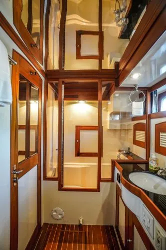 The Garlic Yacht Photos Pics 2003 Marlow 70e - Image 39