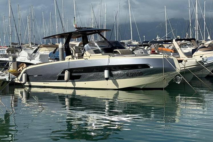 2023 Invictus 320 GT