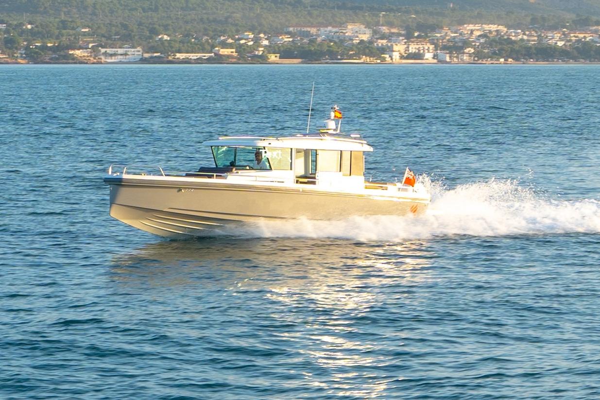 2016 Axopar 37 XC Cross Cabin