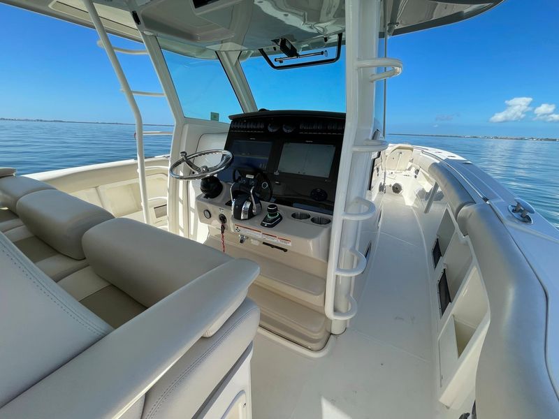 2021 Boston Whaler 380 Outrage