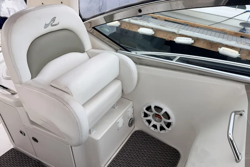  Yacht Photos Pics Captain's seat on a 2006 Sea Ray 340 Sundancer boat, featuring a speaker and railing.
