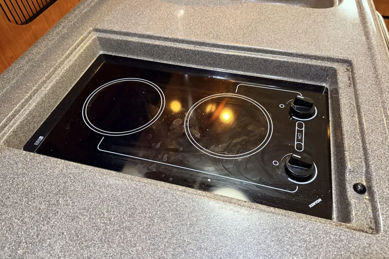  Yacht Photos Pics Built-in stovetop on 2006 Sea Ray 340 Sundancer yacht kitchen.