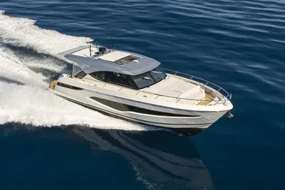 Riviera 4300 Sports Express