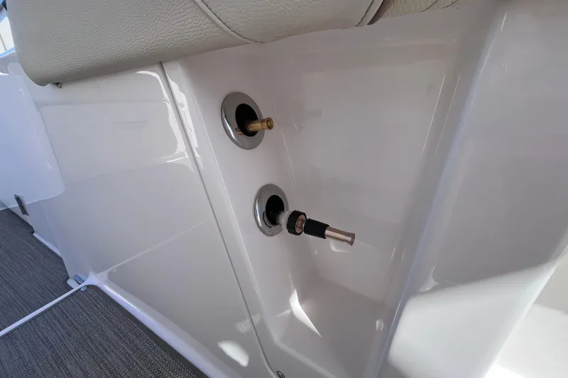  Yacht Photos Pics 2019 Regal 33 SAV boat interior detail with control knobs.