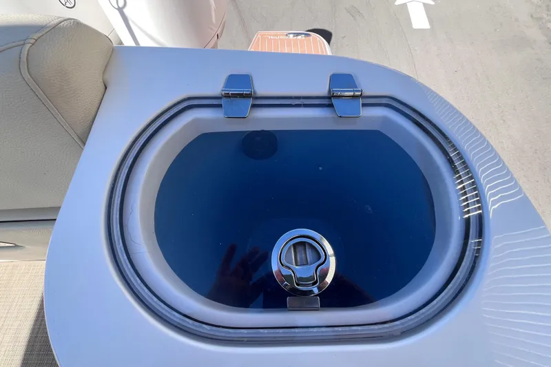  Yacht Photos Pics 2019 Regal 33 SAV boat sink with closed lid and chrome handle.