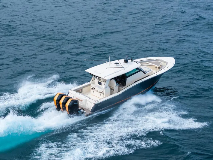  Yacht Photos Pics 2023 Scout 425 LXF boat cruising on open water, showcasing powerful engines.