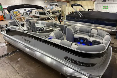 Tahoe Cascade 2385 Quad Lounge Shift Flip Tritoon & Honda 4-Stroke EFI