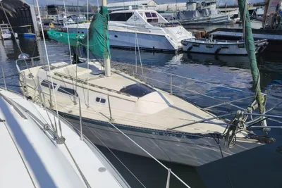Islander 28