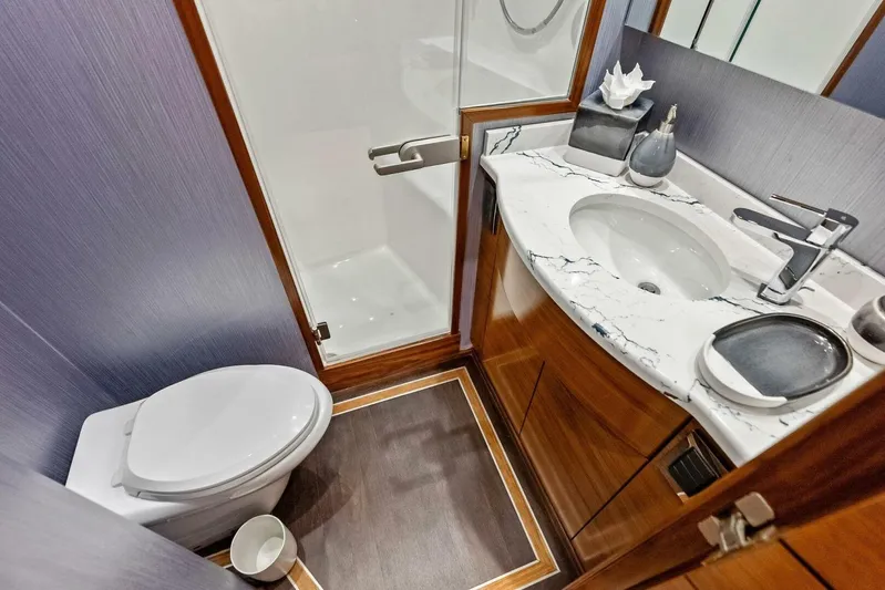 Sin Pelo Yacht Photos Pics 2023 Viking 64 Convertible- SIN PELO- Master Stateroom Head