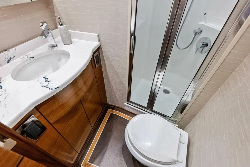 Sin Pelo Yacht Photos Pics 2023 Viking 64 Convertible- SIN PELO-Forward Stateroom Head