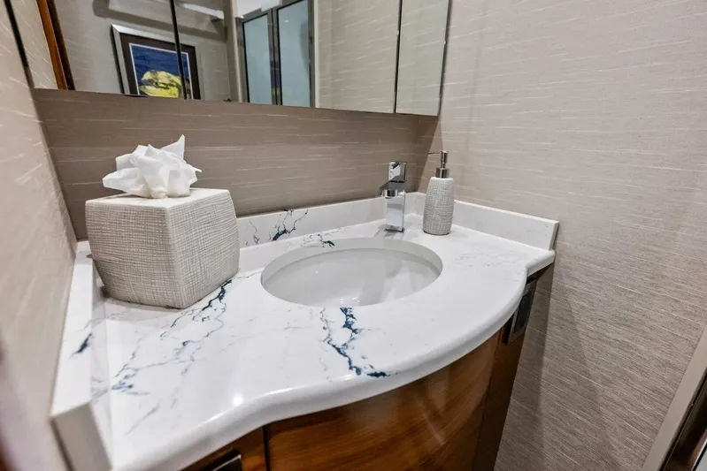 Sin Pelo Yacht Photos Pics 2023 Viking 64 Convertible- SIN PELO-Forward Stateroom Head