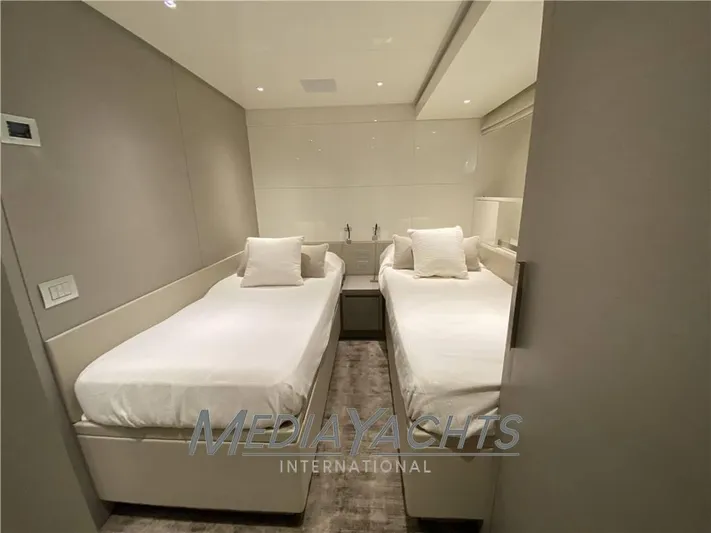  Yacht Photos Pics TWIN CABIN