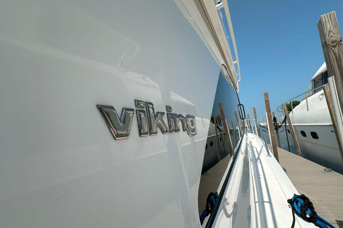 2003 Viking 48 