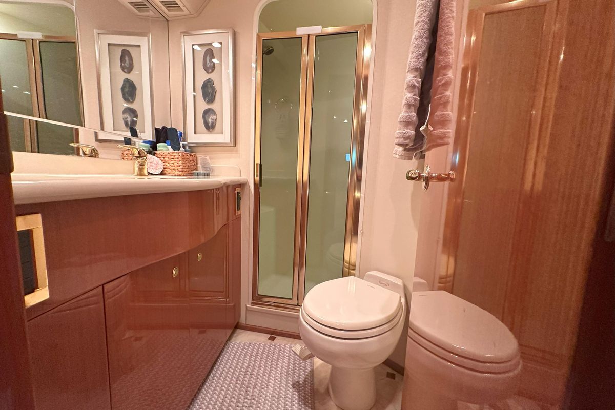 2003 Viking 48 