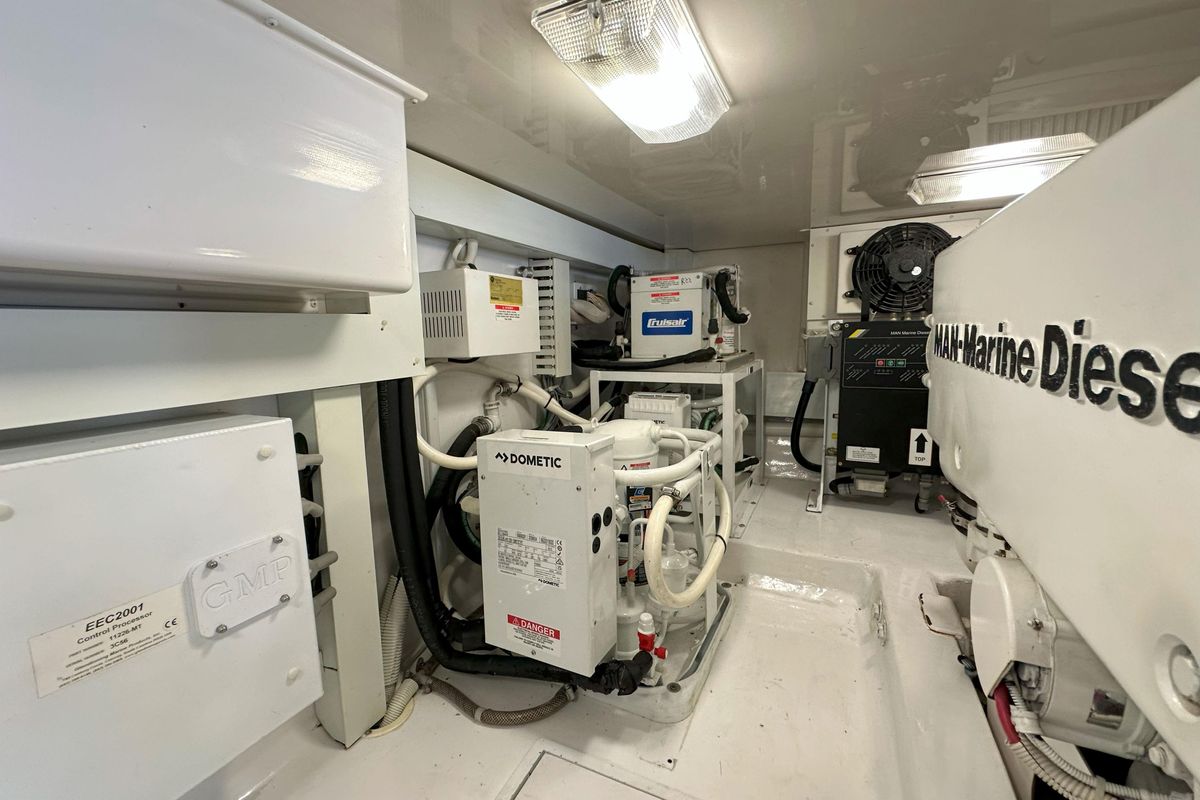 2003 Viking 48 