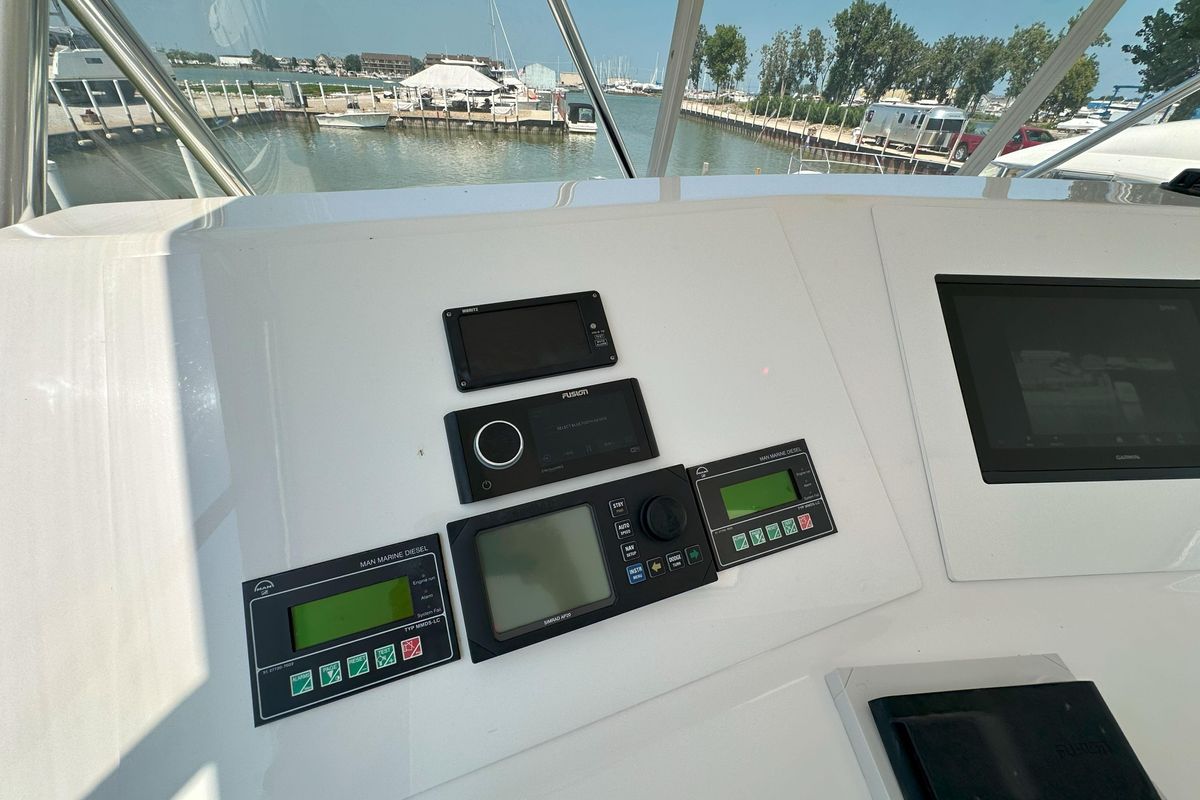 2003 Viking 48 
