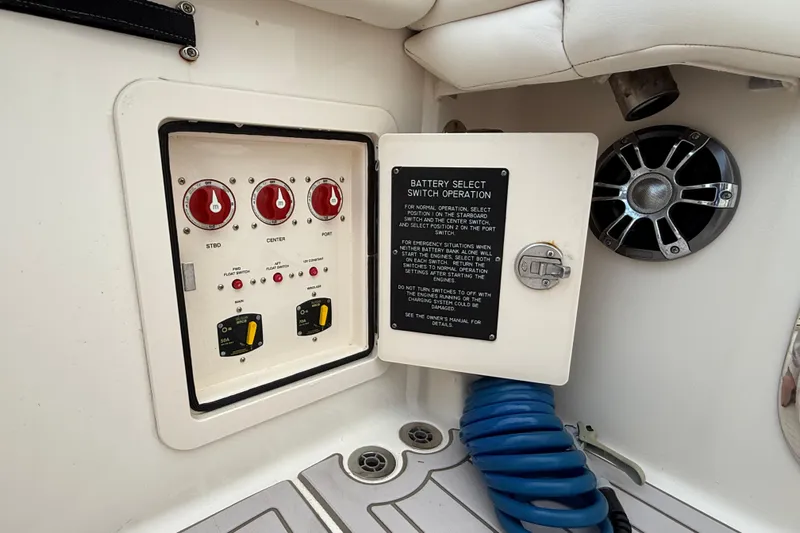 336-420 Brokerage Tyler Yacht Photos Pics Control panel on a 2020 Grady-White Canyon 336 boat with battery switch operation.