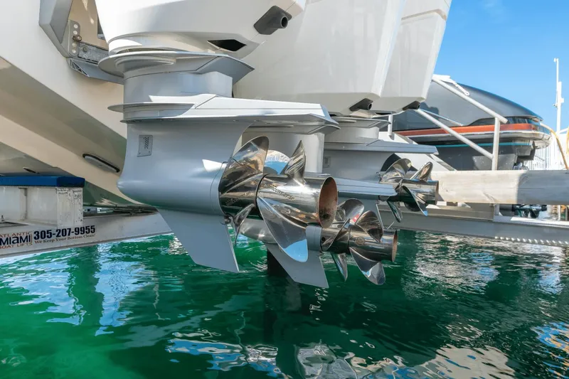 Shine V Yacht Photos Pics 