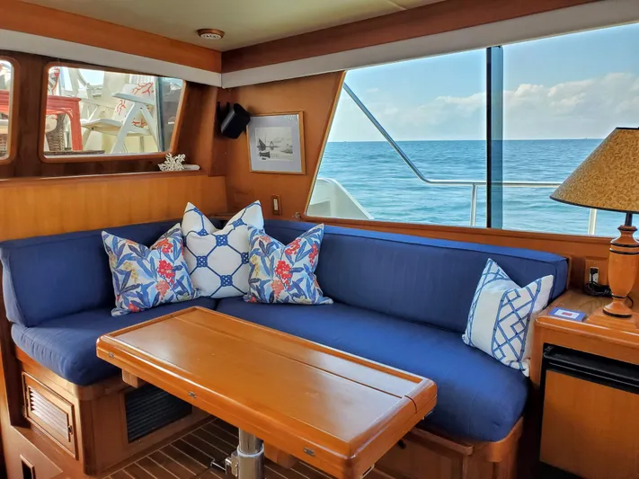 At Last Yacht Photos Pics Salon Settee