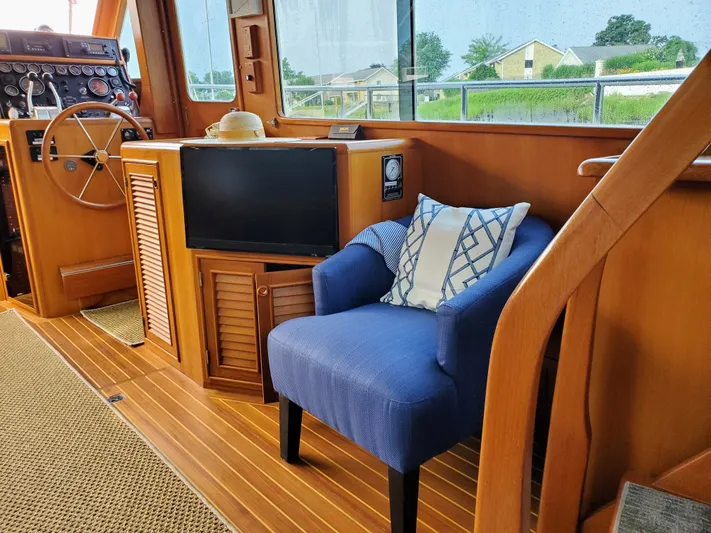 At Last Yacht Photos Pics Salon TV Console and Chair