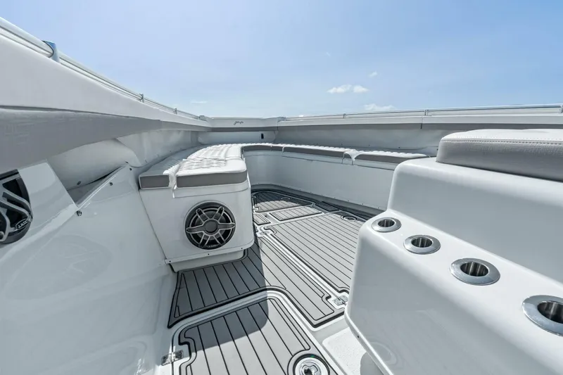 Fin & Tonic Yacht Photos Pics 2021 Yellowfin 42 Center Console Fin & Tonic - Helm/Electronics