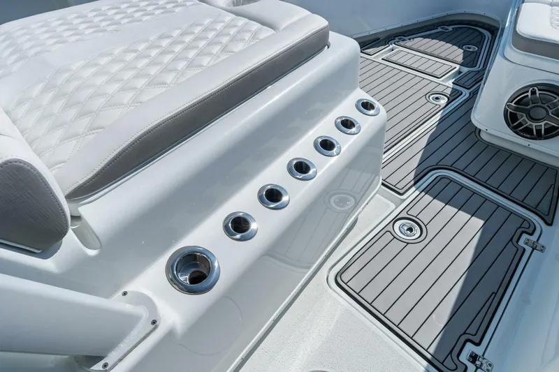 Fin & Tonic Yacht Photos Pics 2021 Yellowfin 42 Center Console Fin & Tonic - Rod Holders