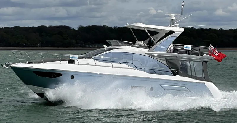  Yacht Photos Pics Azimut Flybridge 50 TTop - Overall at sea