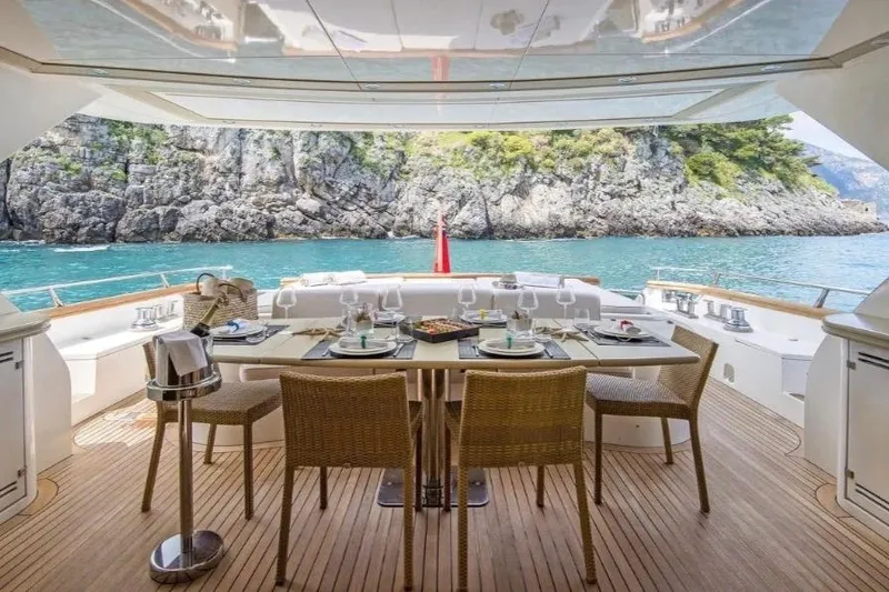  Yacht Photos Pics Luxurious dining area on 2005 Cerri Cantieri Navali 86 Flying Sport yacht, scenic ocean view.