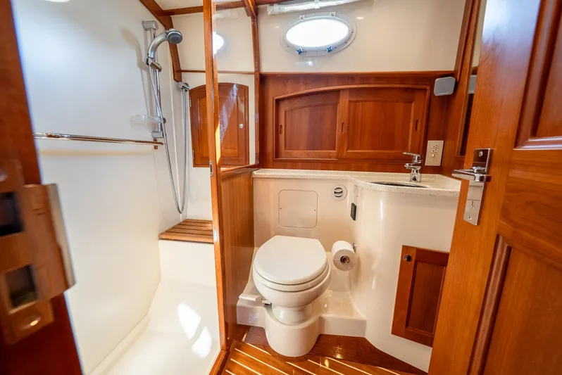 Concerto In Sea Yacht Photos Pics Guest Shower