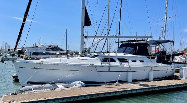 2005 Hunter 41 Deck Salon