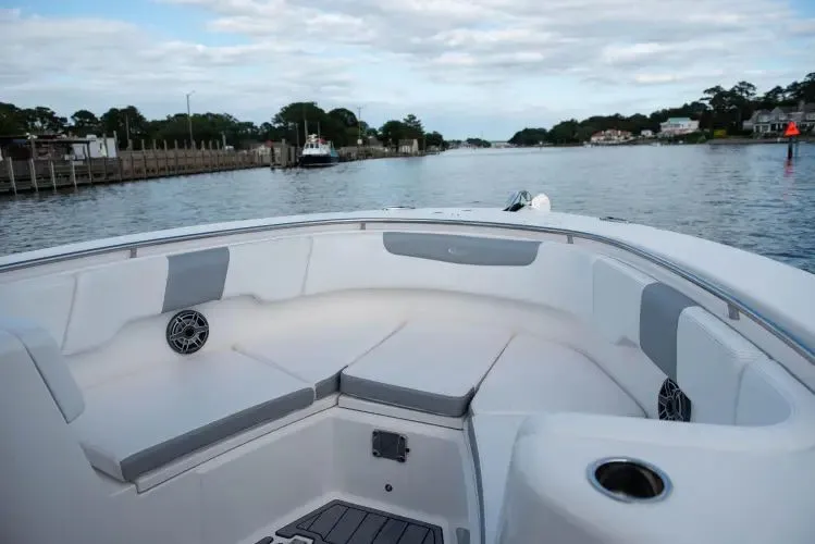  Yacht Photos Pics 2020 Robalo R302 Center Console - Image 11