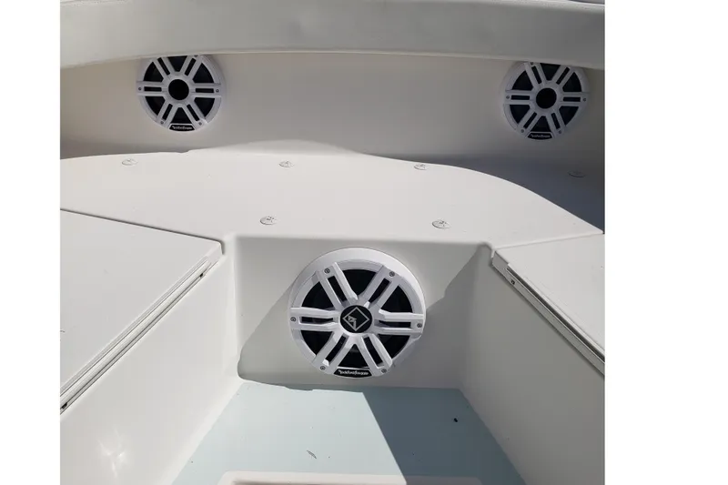 27 Albury Brothers Yacht Photos Pics 2022 Albury Brothers 27 boat interior with Rockford Fosgate speakers.