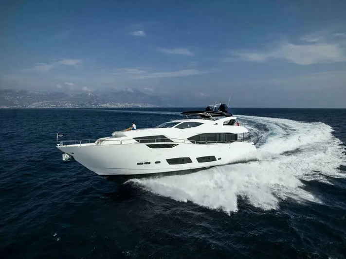  Yacht Photos Pics 2025-Sunseeker-95-Yacht