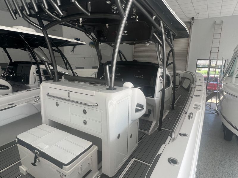 2022 Nor-Tech 390 Center Console